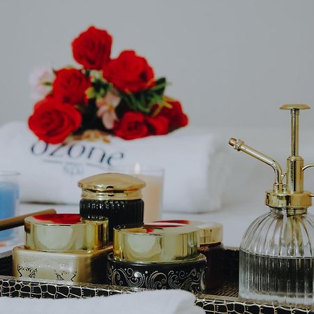 Doubletree By Hilton Fujairah City Eksteriør bilde A set of skin care products