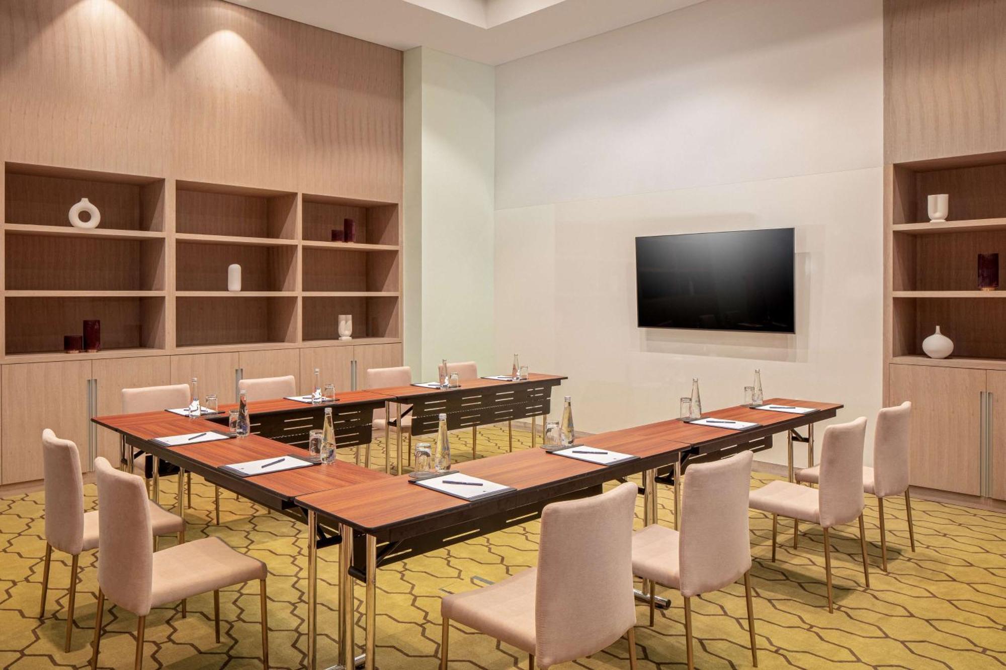 Doubletree By Hilton Fujairah City Eksteriør bilde Meeting room