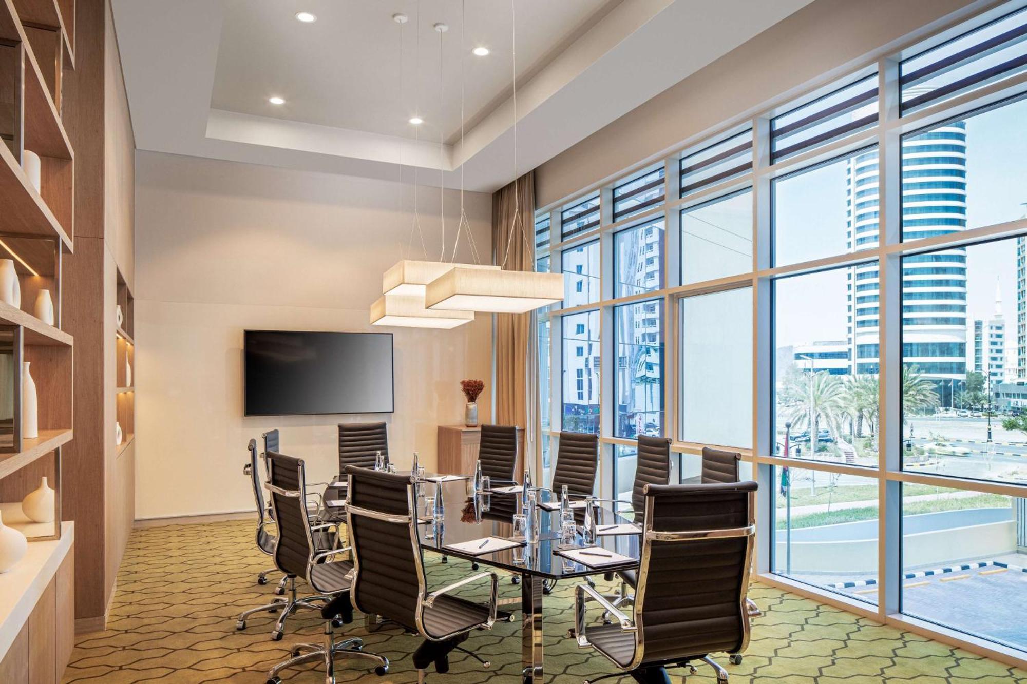 Doubletree By Hilton Fujairah City Eksteriør bilde Meeting room