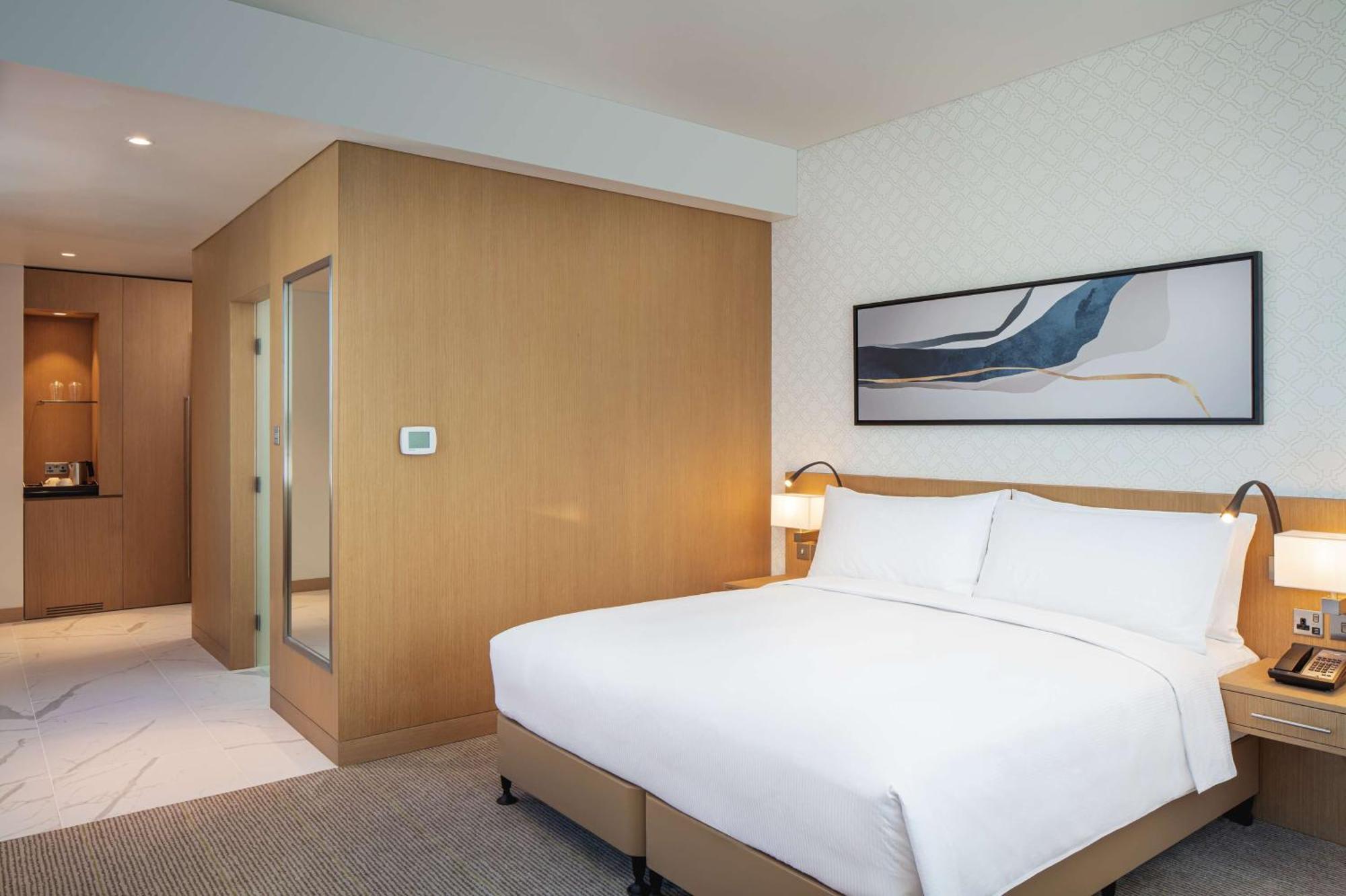 Doubletree By Hilton Fujairah City Eksteriør bilde A bedroom at the hotel