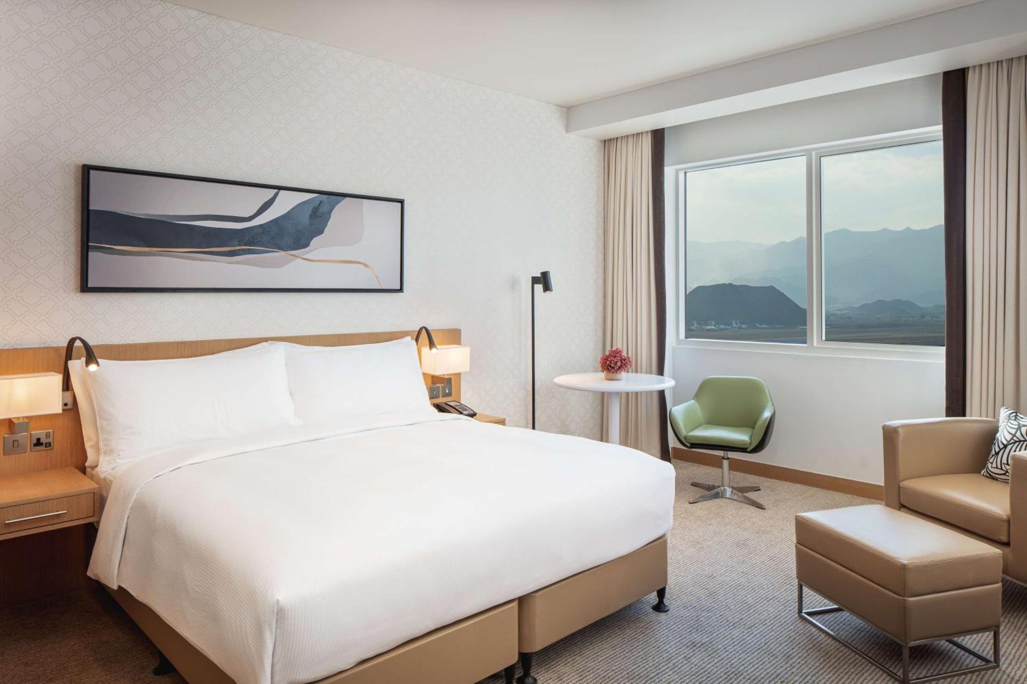 Doubletree By Hilton Fujairah City Eksteriør bilde Deluxe Room