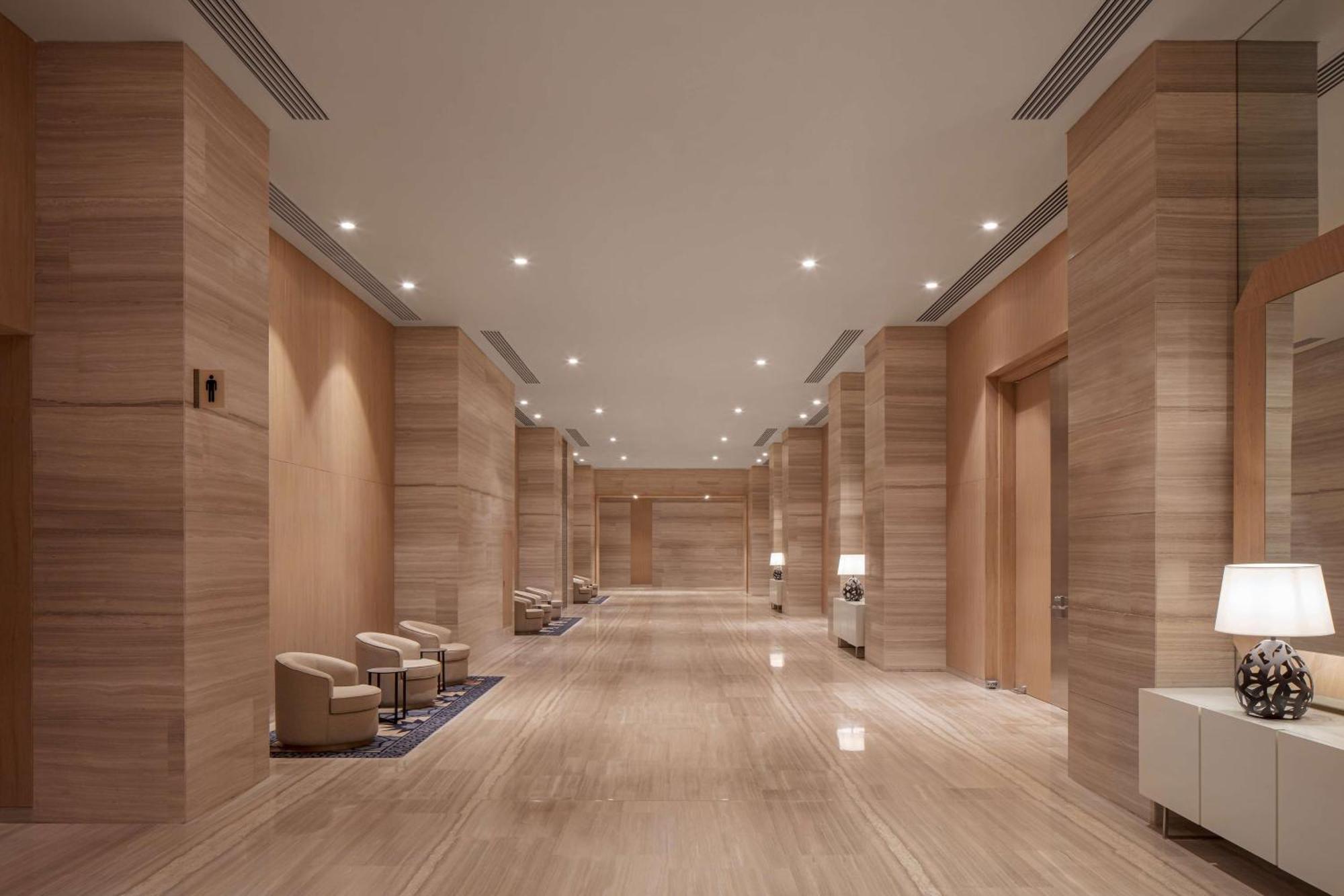 Doubletree By Hilton Fujairah City Eksteriør bilde The interior of the hotel
