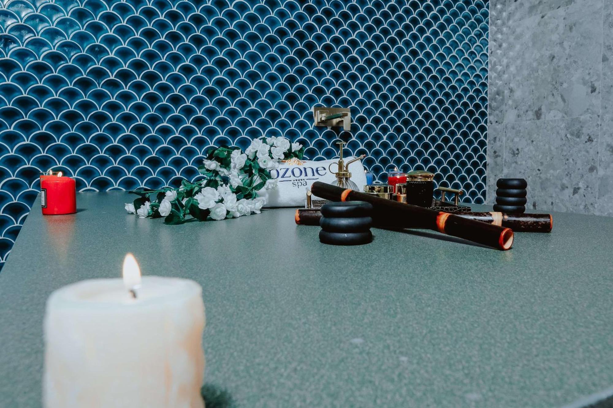 Doubletree By Hilton Fujairah City Eksteriør bilde A candle and incense